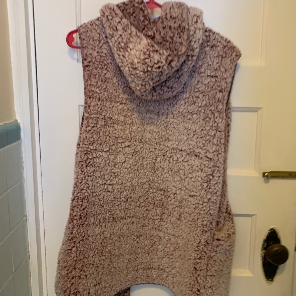 Love tree Maroon and white sweater vest